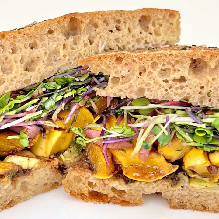photo of Tabor Bread Seasonal Veggie Sandwich shared by @pdxveg on  12 Nov 2022 - review
