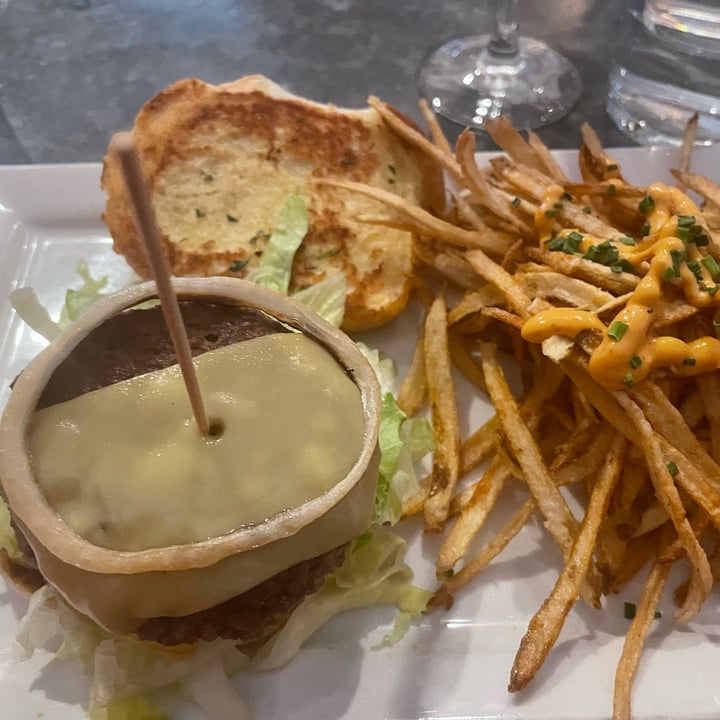 photo of Bar Bombón Double Chorrizo Burger shared by @yvegan80 on  21 Jul 2022 - review