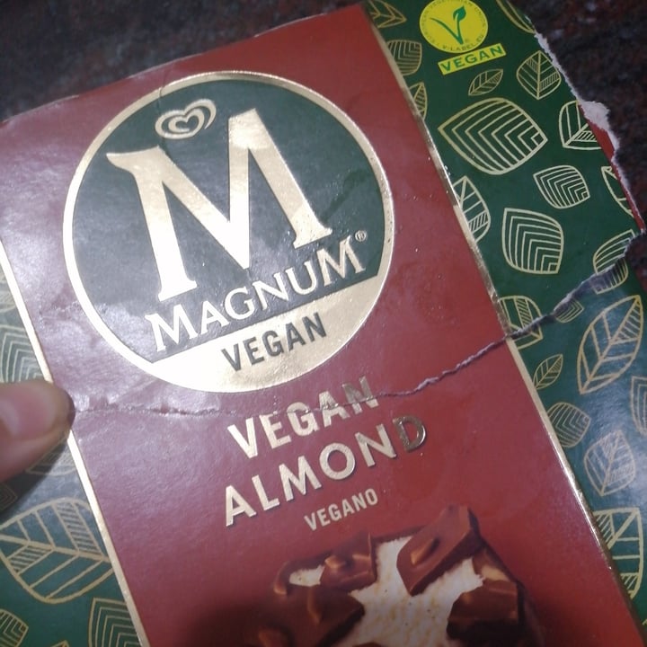photo of Magnum Magnum Vegan Almond shared by @camhegre on  28 Jul 2020 - review