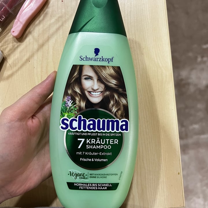 review photo of Schwarzkopf schauma herbs shampoo shared by @shaima on 17 Oct 2022 - review