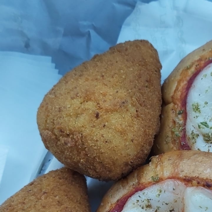 review photo of Bar Dolcezza di Cuscunà Temistocle Arancino shared by @angiefmm on 30 Nov 2021 - review