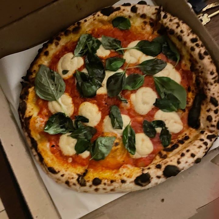 review photo of Electrica Pizza Margarita Vegana shared by @gabbyta on 23 May 2022 - review
