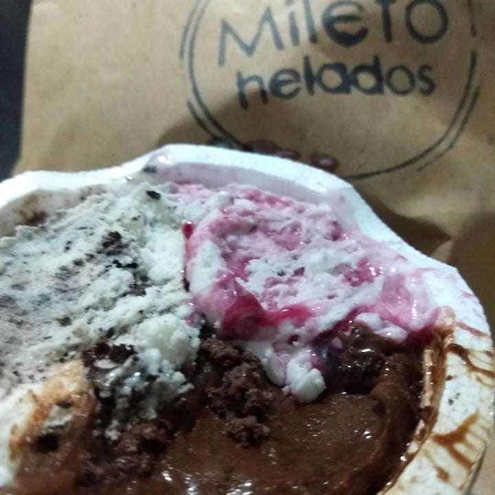 review photo of Mileto Helados Helado De Chescake De Frutos Rojos Chocolate Suizo Crema Oreo shared by @tony on 02 May 2021 - review