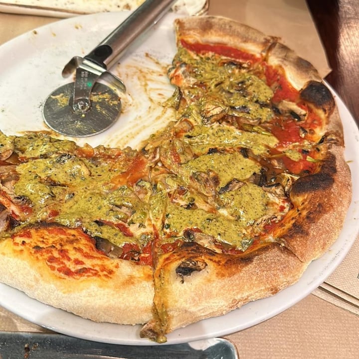 photo of Pizzi & Dixie Pizza Con Salsa De Pistacho shared by @andreadh14 on  11 Dec 2022 - review