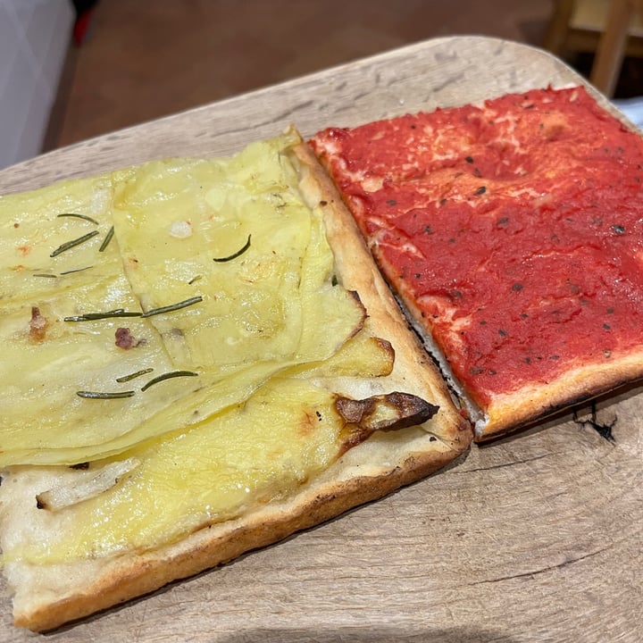 review photo of Pizzeria Poppi Ivano Ciaccino patate e Ciaccino pomodoro shared by @iuliett on 12 Mar 2022 - review