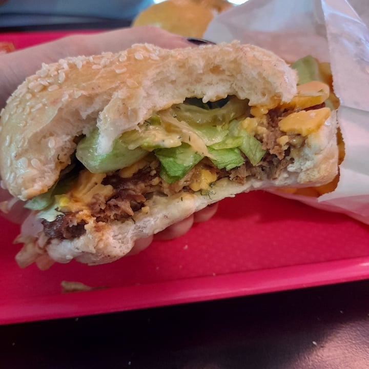 review photo of VEGAN FOX Veg mac shared by @luciasar on 10 Apr 2022 - review