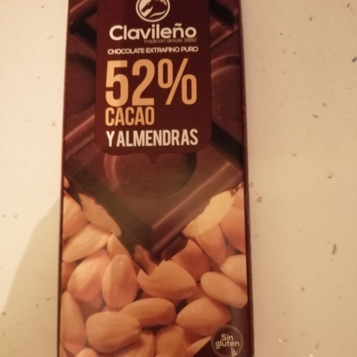 photo of Clavileño Chocolate Extrafino Puro 52% Cacao con Almendras shared by @parutto on  11 Dec 2020 - review