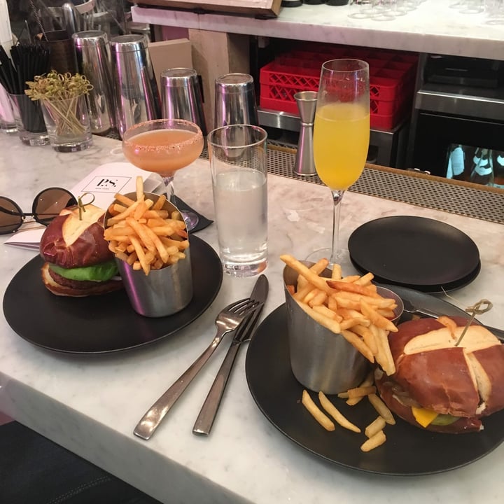 review photo of P.S. Kitchen Smoky BBQ Burger shared by @th2020 on 06 Nov 2020 - review