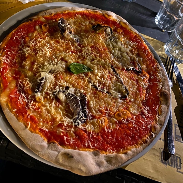 photo of Pizzeria Frontoni Vegan pizza parmigiana shared by @martiantonucci97 on  15 Oct 2020 - review