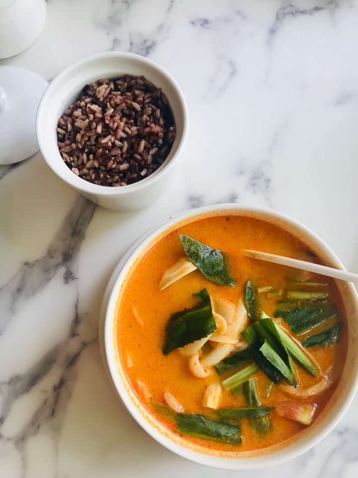 photo of May Veggie Home Tom Yum Soup With Vegan Sprimp And Coconut Meat shared by @trangdang on  18 Nov 2019 - review