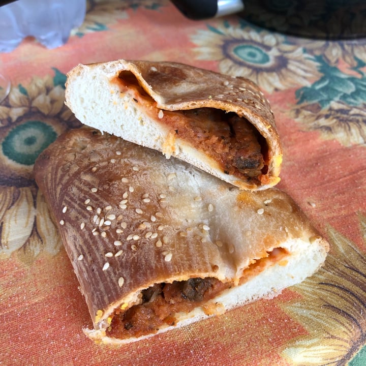 review photo of Trinacria Pizzeria panzerotto alla norma shared by @elisa22t on 23 Aug 2022 - review