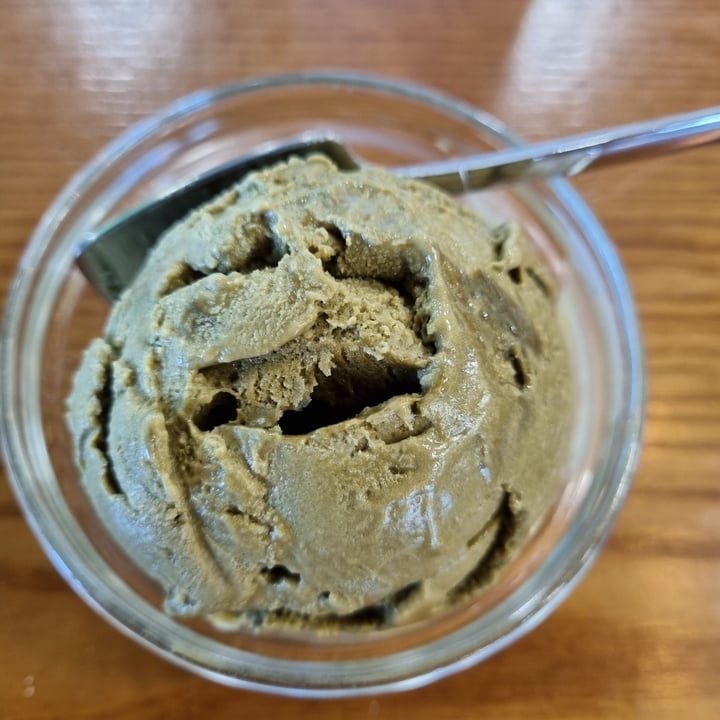 photo of nomVnom Bistro Hojicha Ice Cream shared by @plantbasedlifestyle on  01 Sep 2021 - review