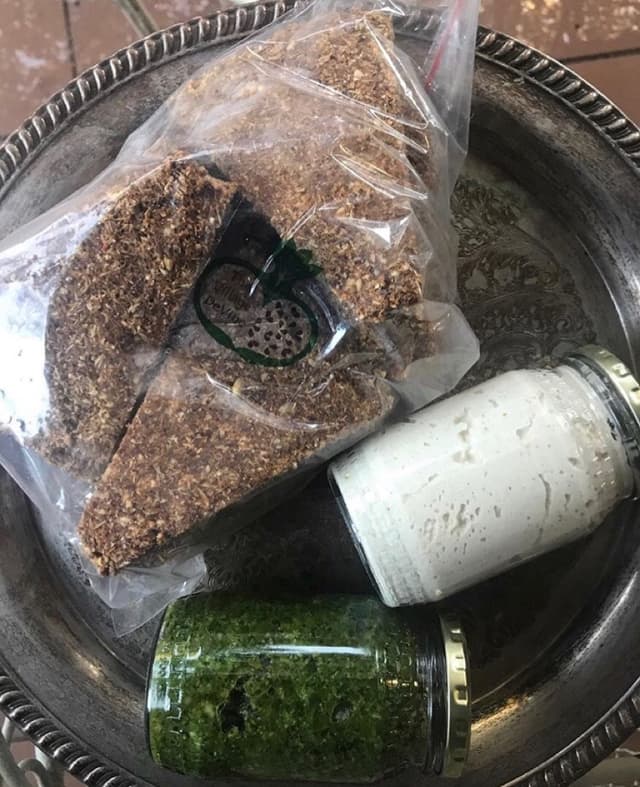 「Assorted Raw Goodies」の料理の写真
