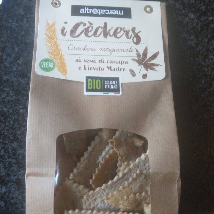 review photo of Altro mercato crackers ai semi di canapa e lievito madre bio shared by @rosellina on 01 Oct 2022 - review