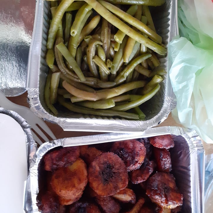 photo of Los Pollos Haricots verts and bananes plantain frites shared by @marciaantares on  11 May 2022 - review