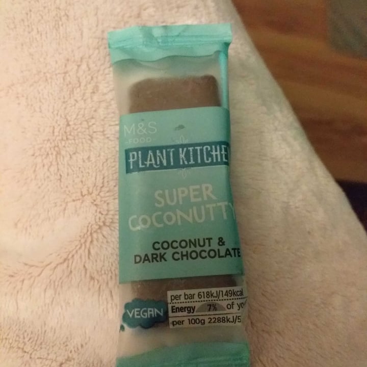 photo of Plant Kitchen (M&S) Super coconutty coconut & dark chocolate shared by @glitterball84 on  05 Jan 2022 - review
