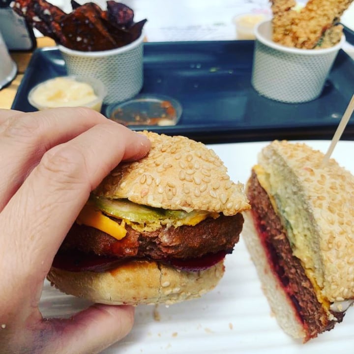 review photo of Grill'd Chermside Vegan Cheeseburger shared by @easyveganoz on 18 Feb 2019 - review