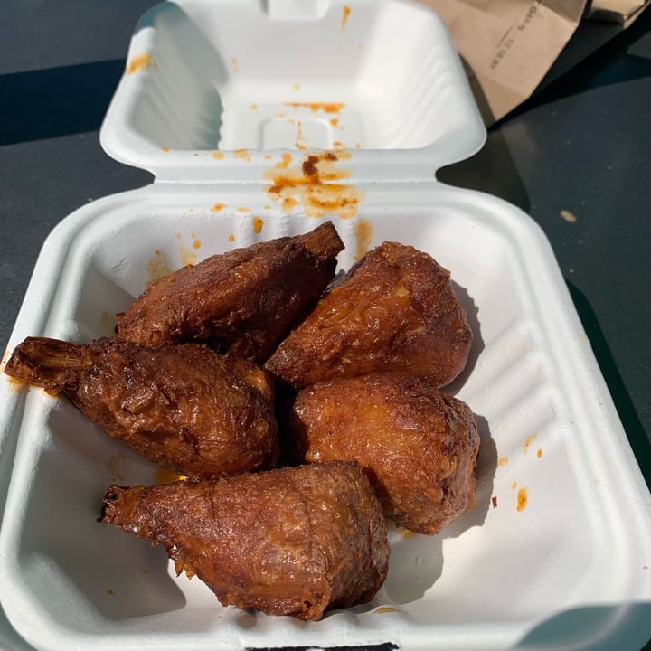 photo of Plantology Vegan Buffalo Wings shared by @courtneykennedy on  18 Mar 2022 - review
