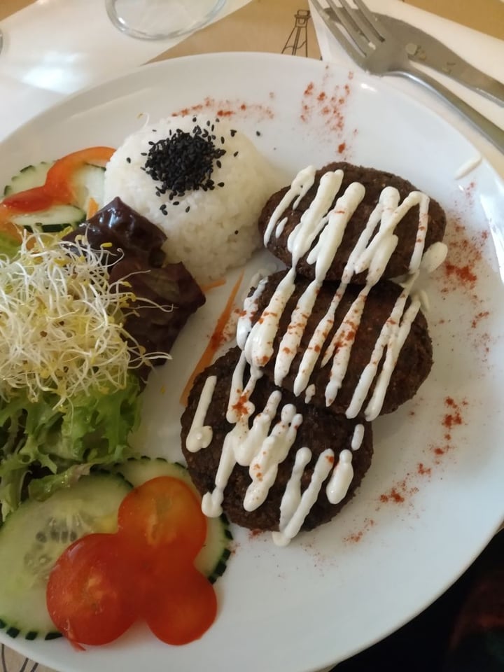 photo of Loving Hut Hamburguesas De Quinoa Y Espinacas shared by @thevintagebunny on  19 Jan 2020 - review