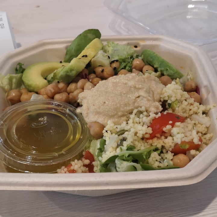 photo of EAT. Ensalada con hummus shared by @smaicky on  25 Jul 2022 - review