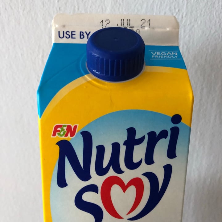 photo of F&N Nutrisoy Fresh Soya Milk High calcium Omega reduced sugar shared by @hiiamyulin on  14 Jun 2021 - review