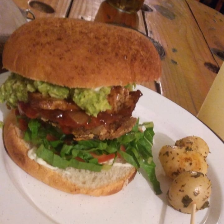 photo of VeganMunch Guacamole Fakeon shared by @deenise on  20 Oct 2020 - review