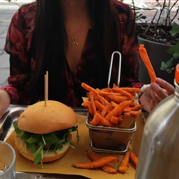 photo of Welldone Beyond meat burger shared by @maramercuriali on  02 Jan 2022 - review