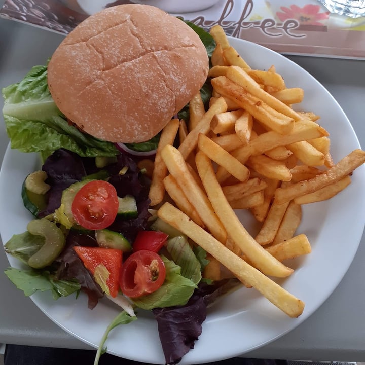 review photo of The Retreat Animal Rescue Chicken Burger shared by @gravitygrave on 21 May 2021 - review