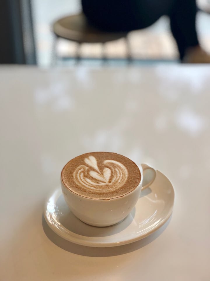 photo of Blue Bottle Coffee Flat white with Oatly shared by @mklr on  16 Nov 2018 - review