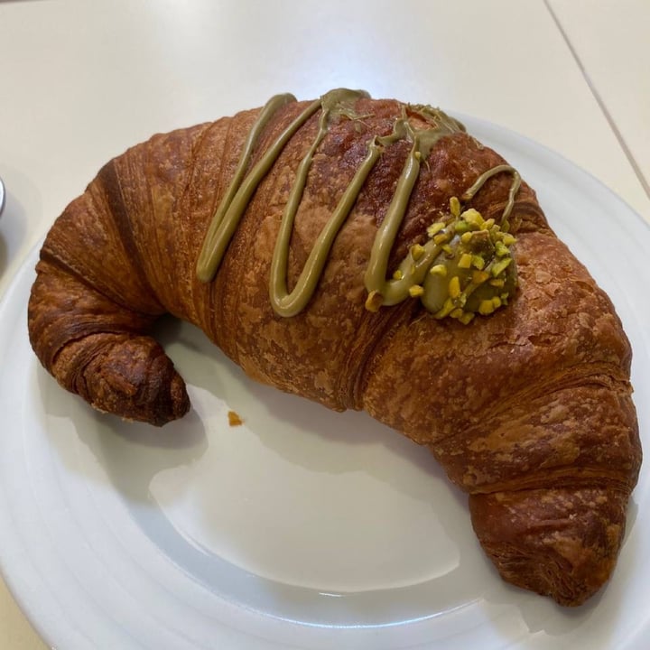 photo of Ratatouille Vegan Food Croissant Al Pistacchio shared by @nikomajiko on  10 Aug 2022 - review
