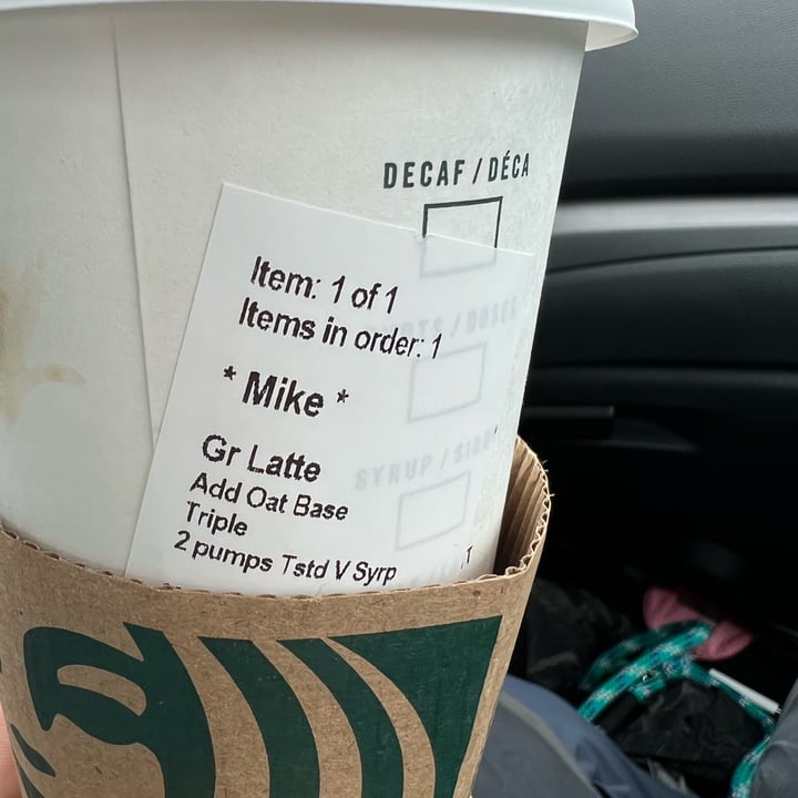 photo of Starbucks Oat Latte (with Toasted Vanilla Syrup) shared by @veganmika on  30 May 2022 - review