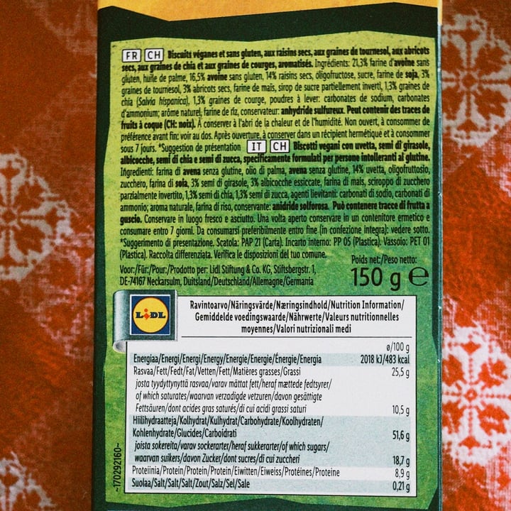 photo of Vemondo Vegan Oat Cookies Seeds and Apricot shared by @alessandrafuriosa on  04 Mar 2022 - review