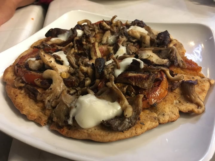 photo of Vegoto Fast Food Pizza de portobello shared by @esmeralda on  23 Aug 2019 - review