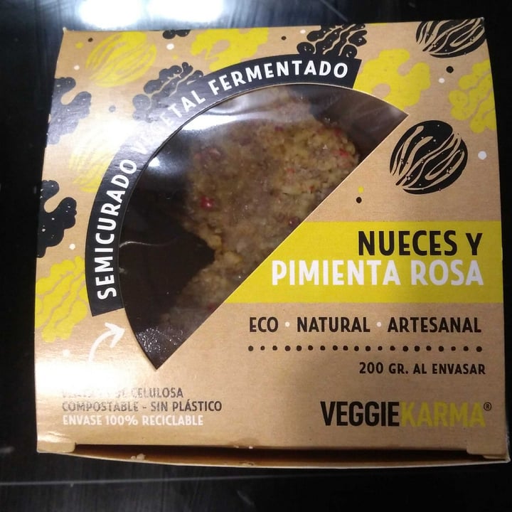 photo of Veggie Karma Queso Semicurado de Nueces y Pimienta Rosa shared by @sarimilvus on  22 Mar 2022 - review