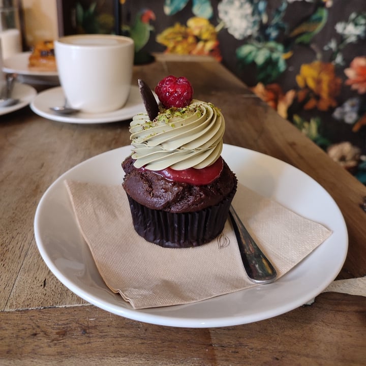 photo of Tauer Bakery Cupcake The Best shared by @monica86 on  18 Nov 2022 - review
