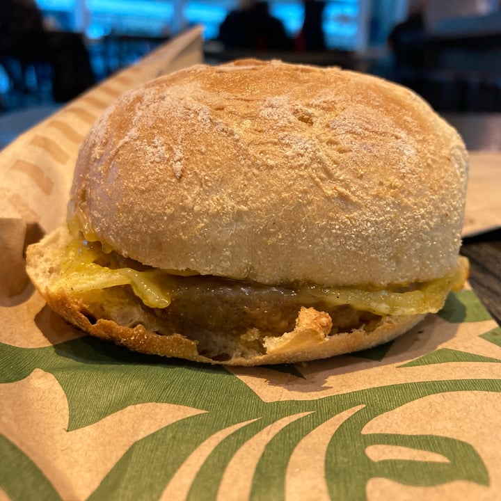 photo of Starbucks Beyond Burger shared by @simonescampoli on  18 Nov 2021 - review