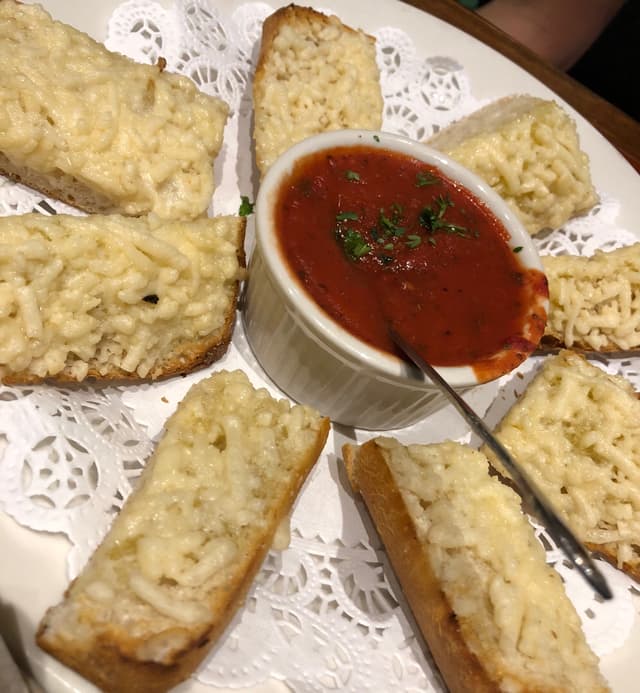 菜肴“Garlic Cheese Toast”的照片