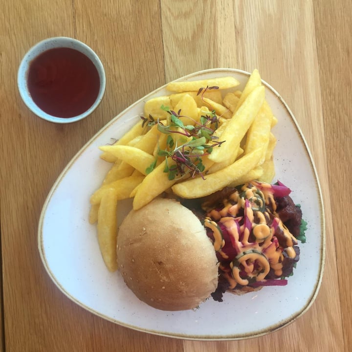 photo of Kaylee's Eatery BBQ Sticky Rib burger shared by @charliebertin on  13 Dec 2020 - review