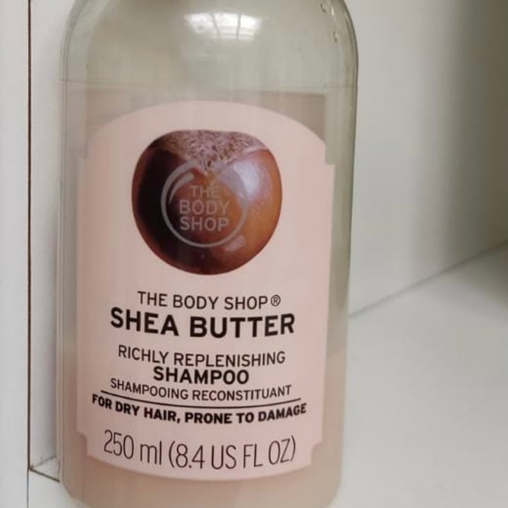 photo of The Body Shop shea butter shampoo shared by @sandragmartins on  08 May 2022 - review