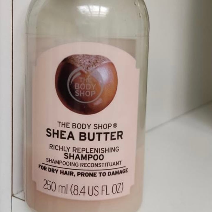 review photo of The Body Shop shea butter shampoo shared by @sandragmartins on 08 May 2022 - review