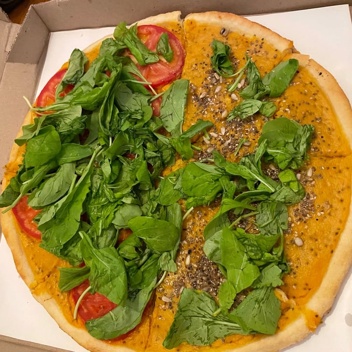 photo of Pizza Vegana Vicente López Pizza Hum Hum mitad nutricional y mitad viva shared by @vanepiterman on  03 Mar 2021 - review