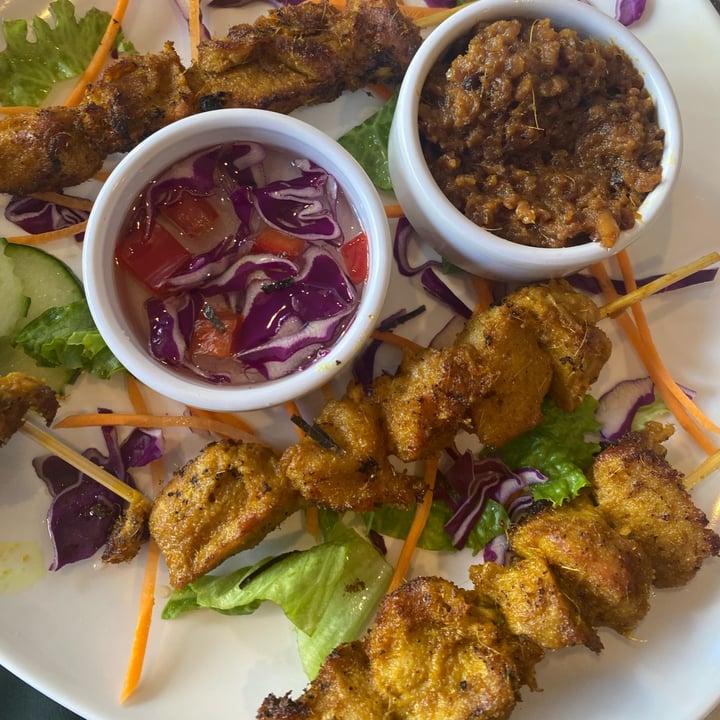 photo of Alice & Friends' Vegan Kitchen Chicken Satay Skewers shared by @convicti0n on  08 Nov 2021 - review