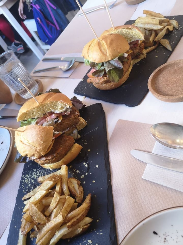 photo of Veggie Penguin Hamburguesa shared by @alexandra98 on  28 Oct 2019 - review