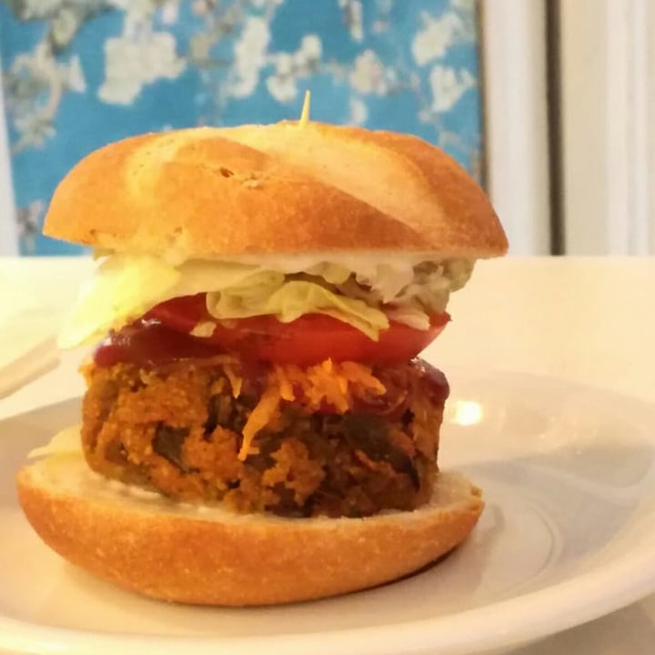review photo of Salamanca Magenta Cafe & Bar Hamburguesita de berenjena shared by @estremauravegana on 11 Oct 2020 - review