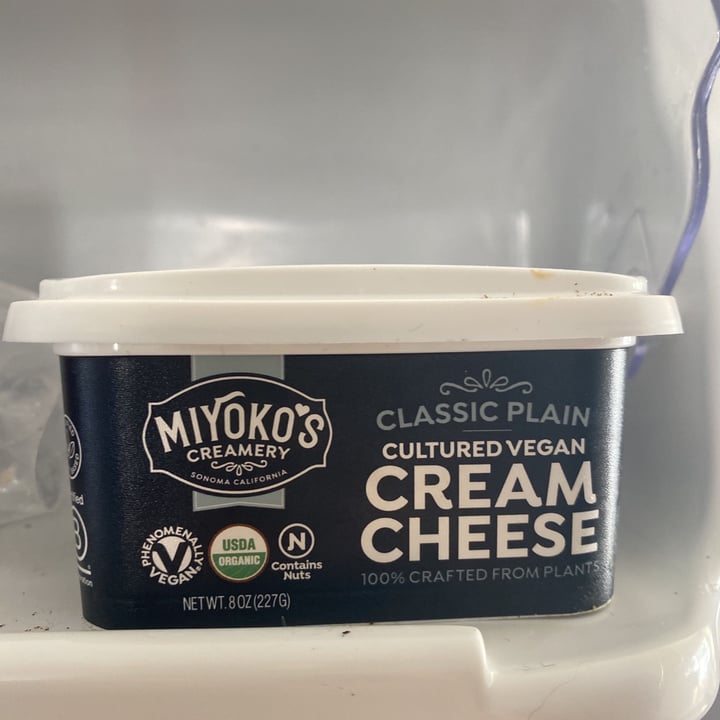 photo of Miyoko's Creamery Organic Cultured Vegan Cream Cheese Classic Plain shared by @sunshinestate2123 on  30 Jun 2021 - review