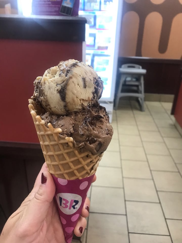 photo of Baskin Robbins Non-Dairy Chocolate Chip Cookie Dough shared by @jenre on  22 Sep 2019 - review