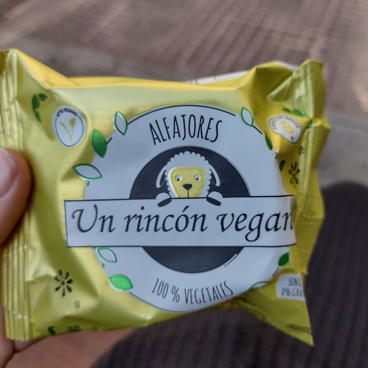 review photo of Un Rincón Vegano Alfajor de Limón shared by @juanavegana on 19 Feb 2021 - review