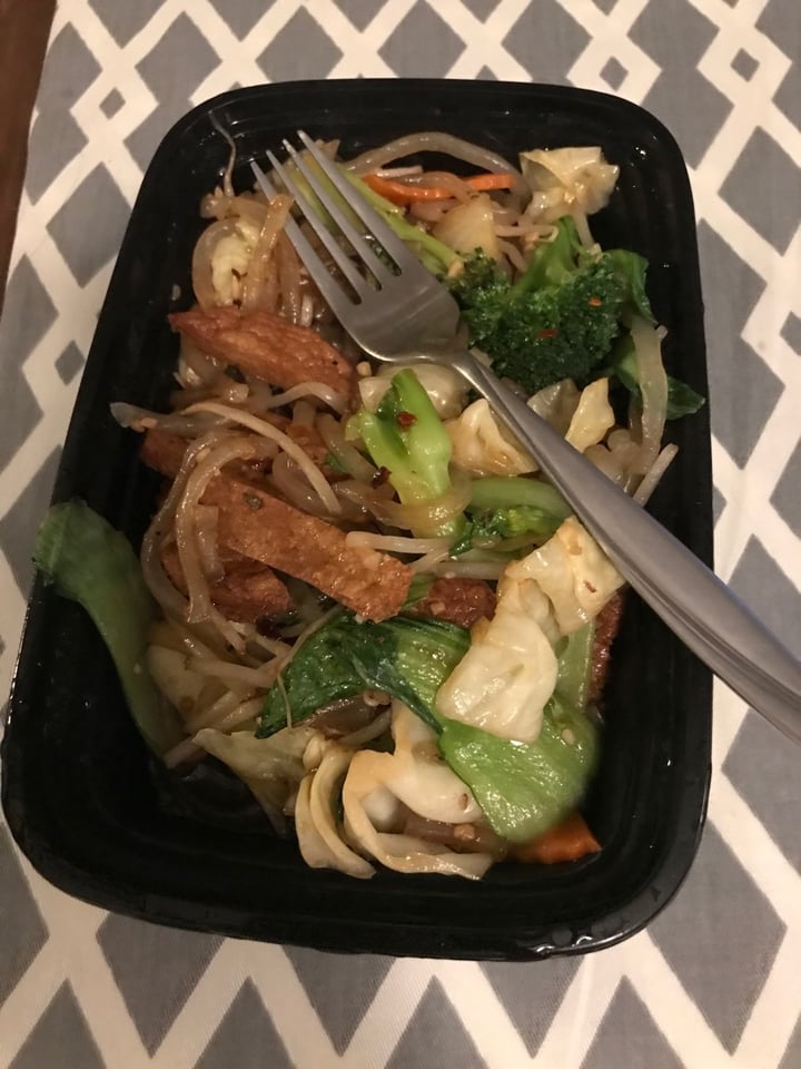 photo of Sipz Vegetarian Fuzion Cafe Japanese Fire Noodles shared by @curvycarbivore on  09 Mar 2020 - review