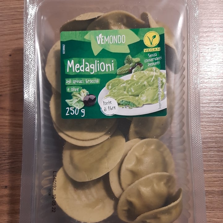 photo of Vemondo Medaglioni Agli Spinaci, Broccoli E Olive shared by @anblaso87 on  05 Apr 2022 - review
