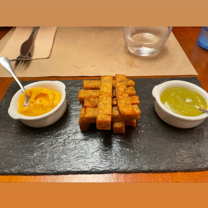 photo of Sabores de Sandra VEGAN Restaurant Barritas de Polenta al Pomodoro shared by @ambragargiulo on  16 Sep 2022 - review